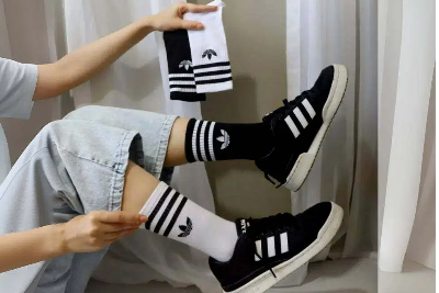 بهترین جنس جوراب چیست؟ مقایسه نخ، پنبه، بامبو و پلی‌استر