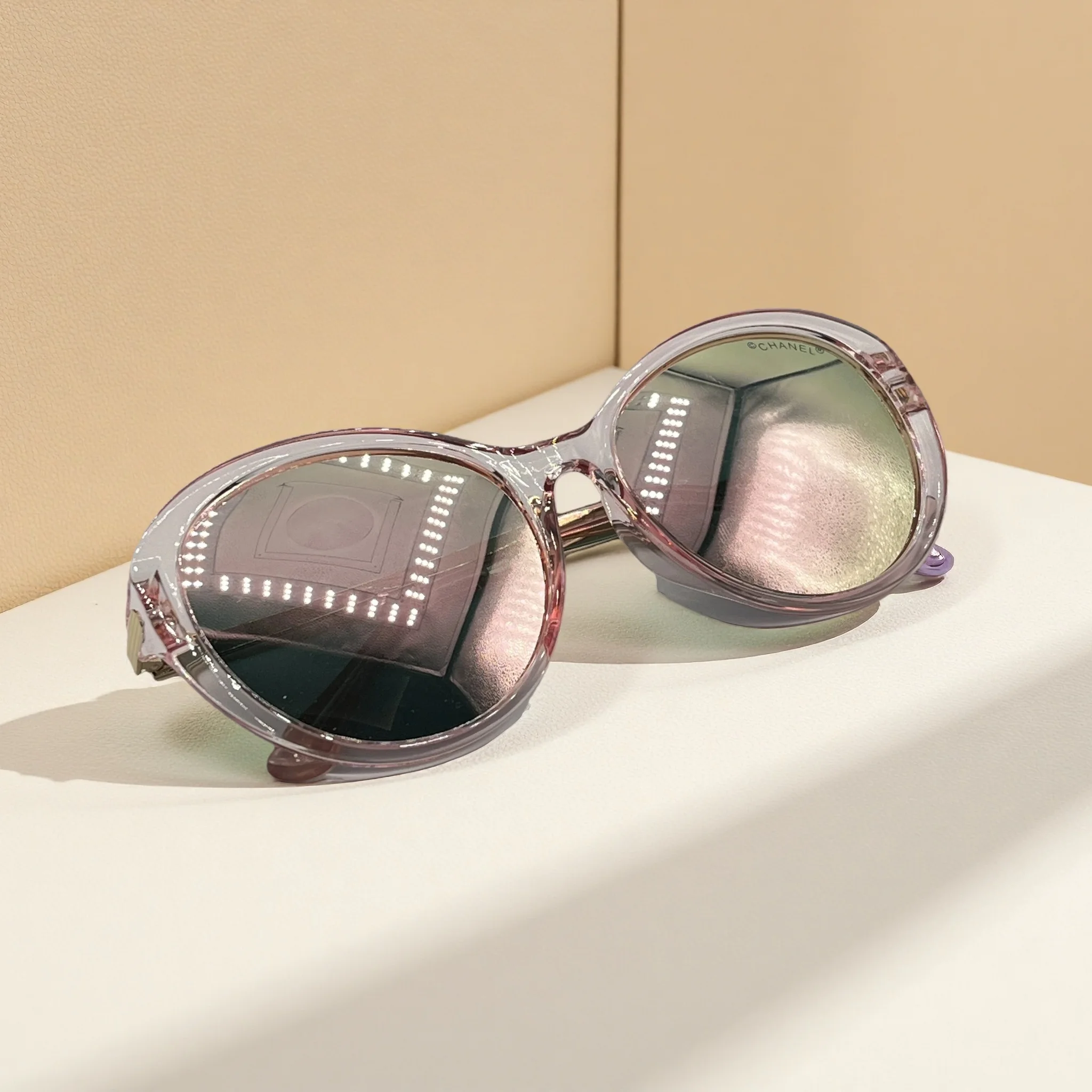 عینک-آفتابی-زنانه-شنل-مدل-آینه-ای-صورتی